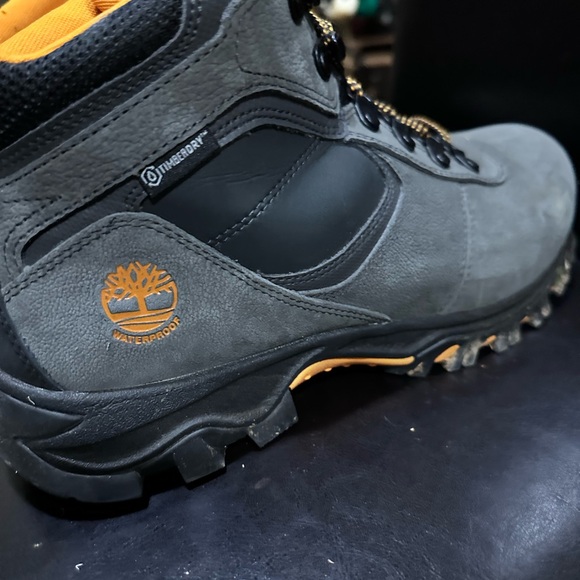 Men’s Timberland size 10 never worn still in box new 129 my offer 85